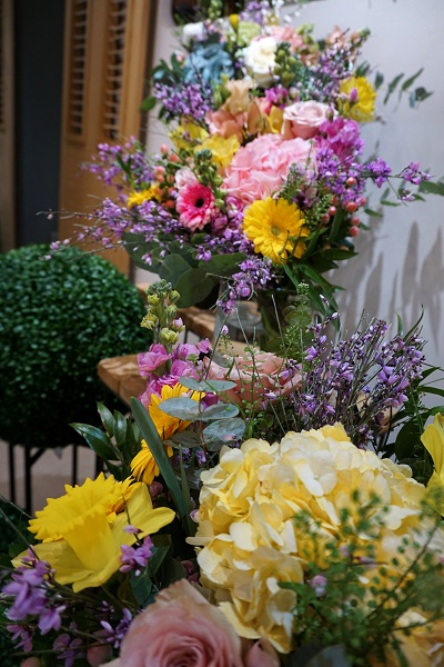 Le bouquet du semeur se compose de fleurs locales et de saisons. Créer en fonction du retour du marché, il diffère d'un jour à l'autre.